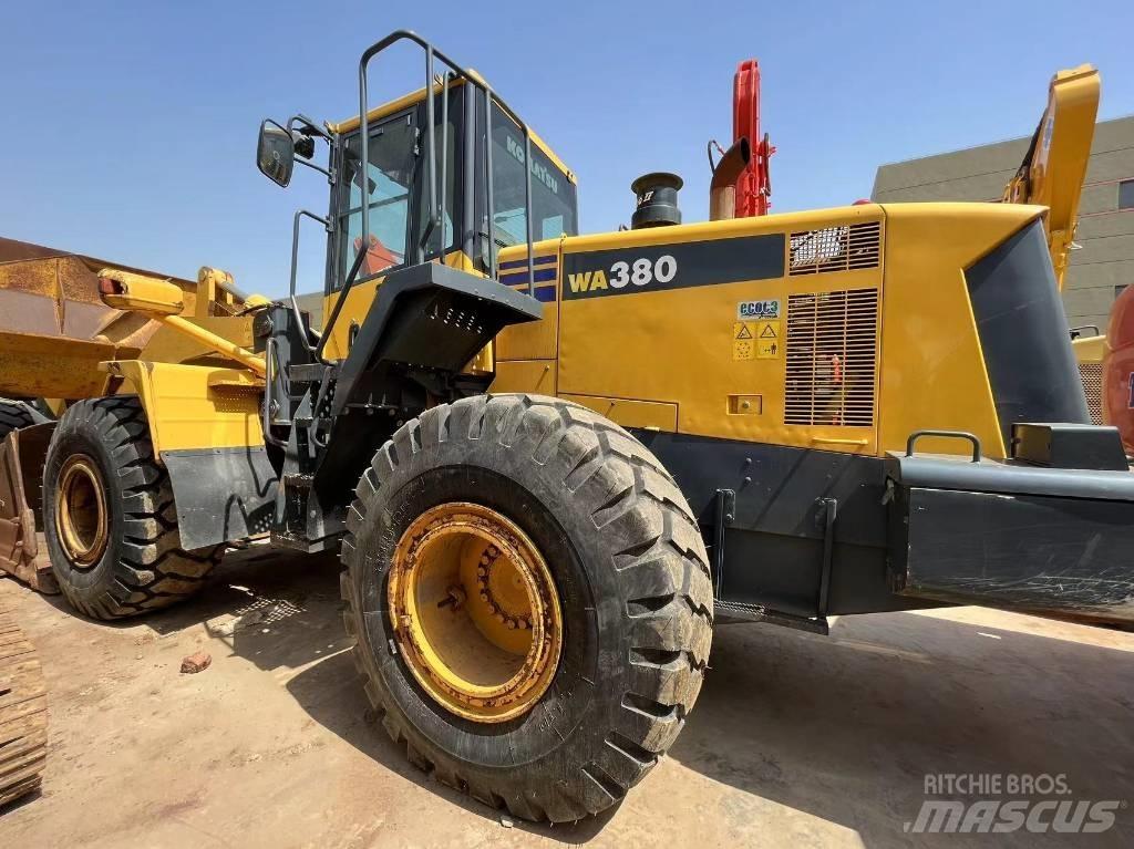 Komatsu WA 380 Iekrāvēji uz riteņiem