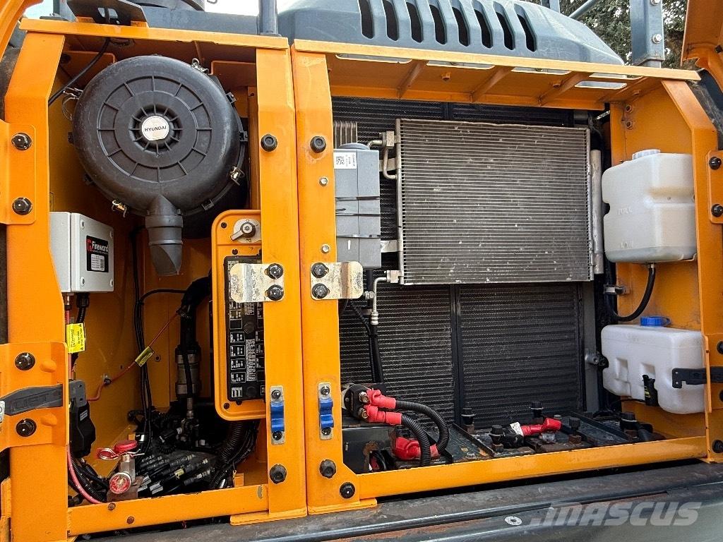 Hyundai HX220AL Kāpurķēžu ekskavatori