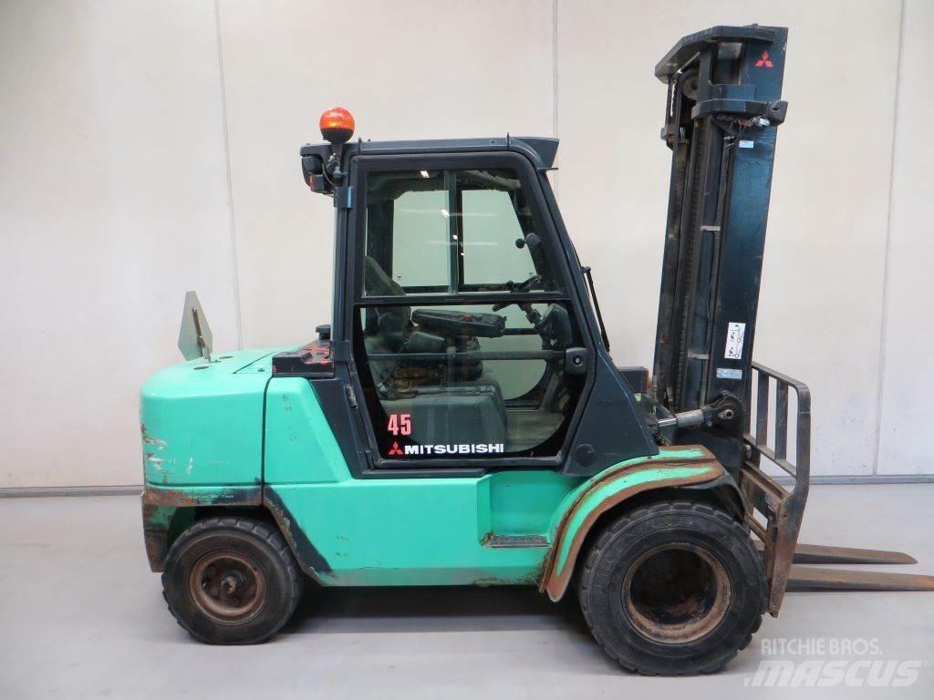 Mitsubishi FD45K Tehnika ar dīzeļa dzinēju