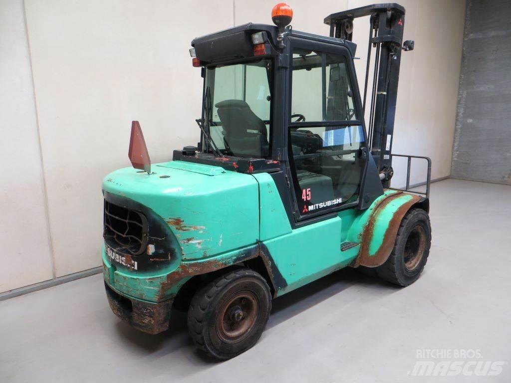 Mitsubishi FD45K Tehnika ar dīzeļa dzinēju
