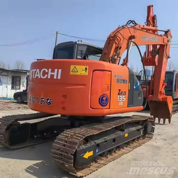 Hitachi ZX135 Kāpurķēžu ekskavatori