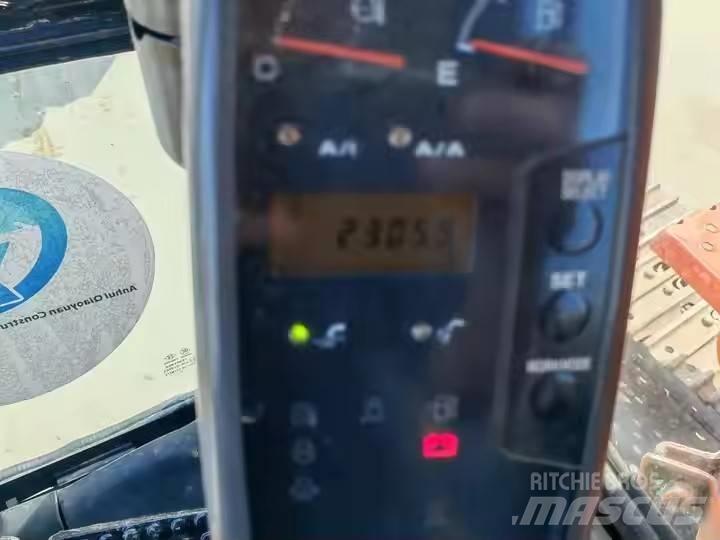 Hitachi ZX135 Kāpurķēžu ekskavatori