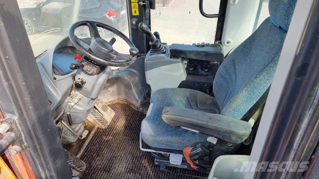 Hitachi ZW 220-6 Iekrāvēji uz riteņiem