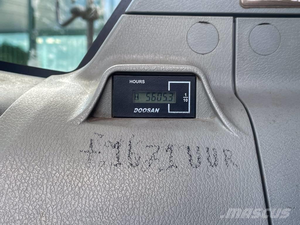 Doosan DX 140 W-3 Ekskavatori uz riteņiem