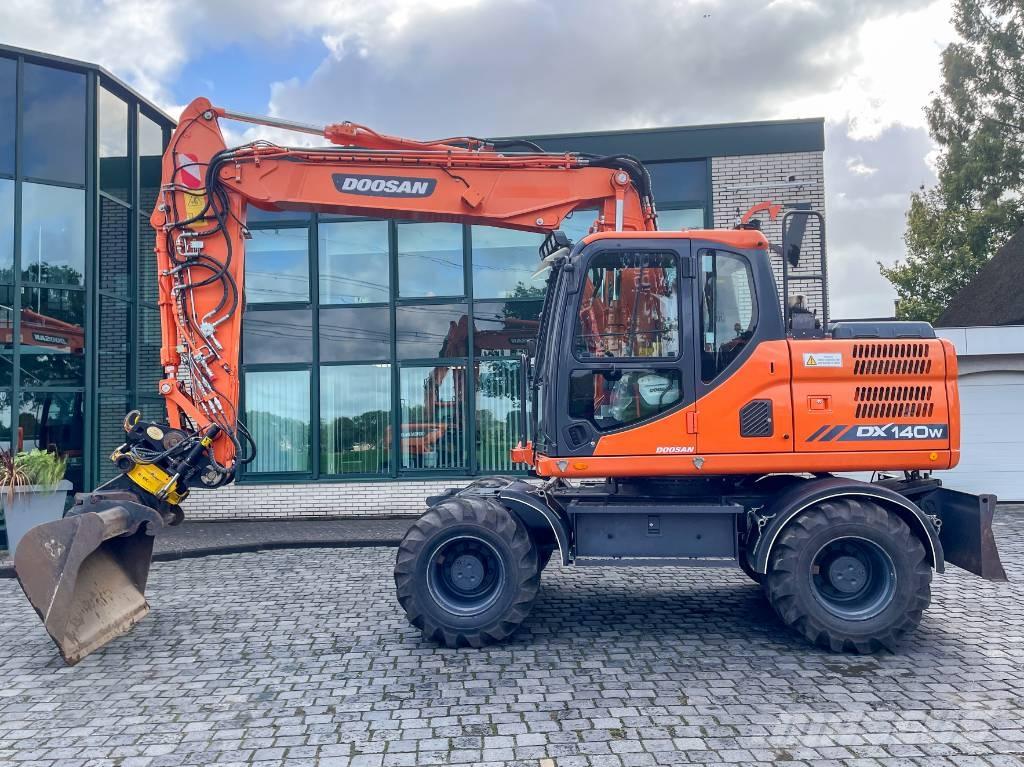 Doosan DX 140 W-3 Ekskavatori uz riteņiem