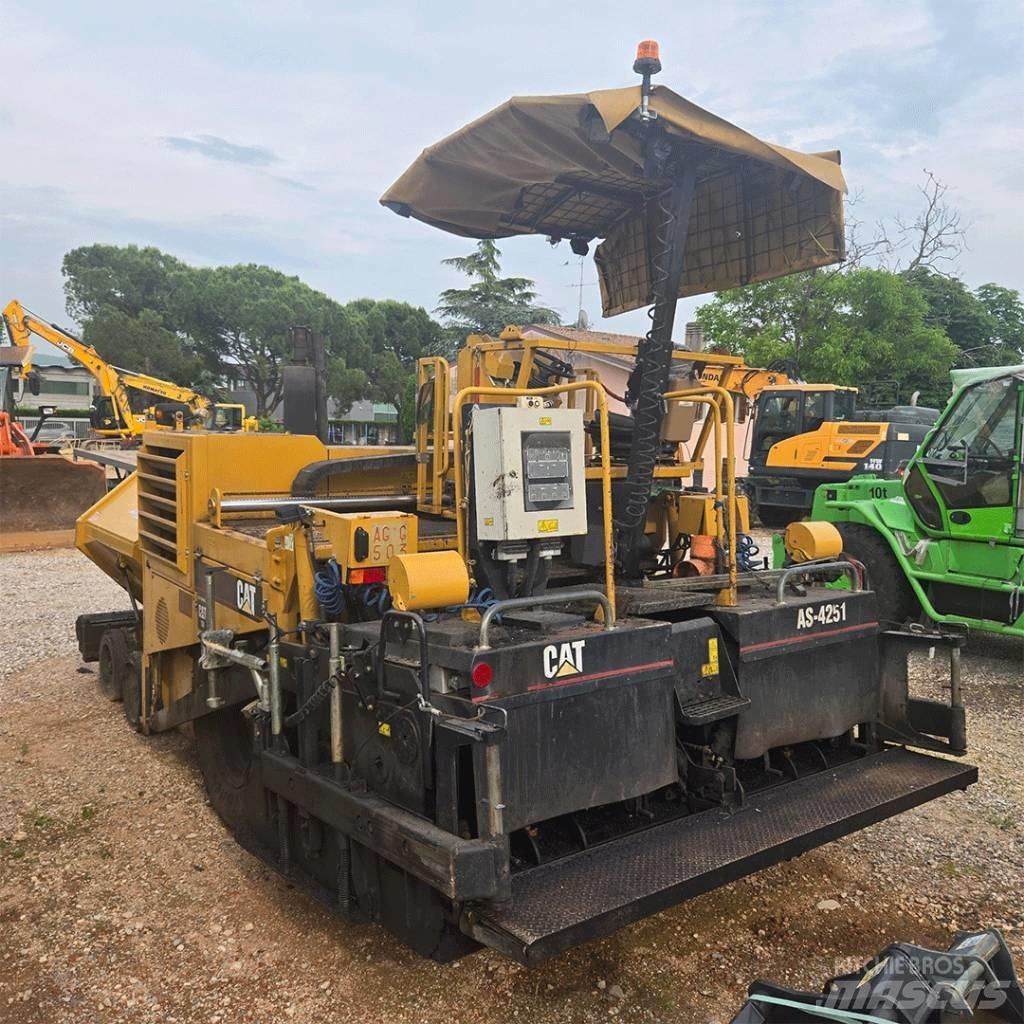 CAT AP 600 Asfalta klājēji