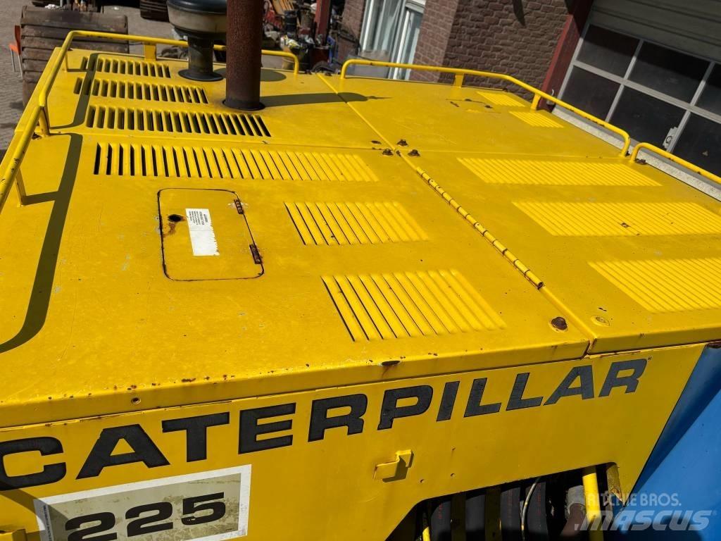 CAT 225 Kāpurķēžu ekskavatori