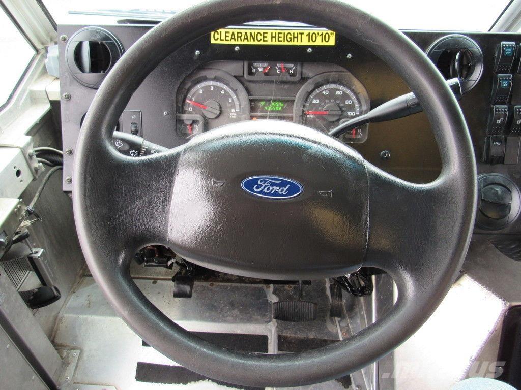 Ford E-450 Furgons