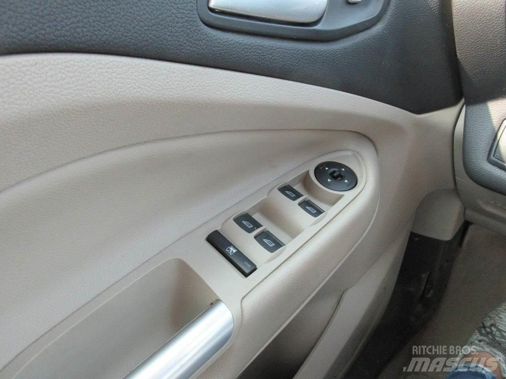 Ford Escape Automašīnas