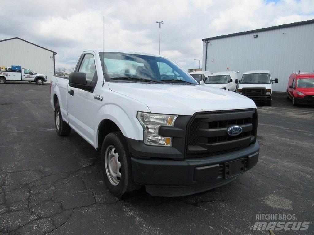 Ford F-150 Vieglais kravas automobilis/izkraušana no sāniem