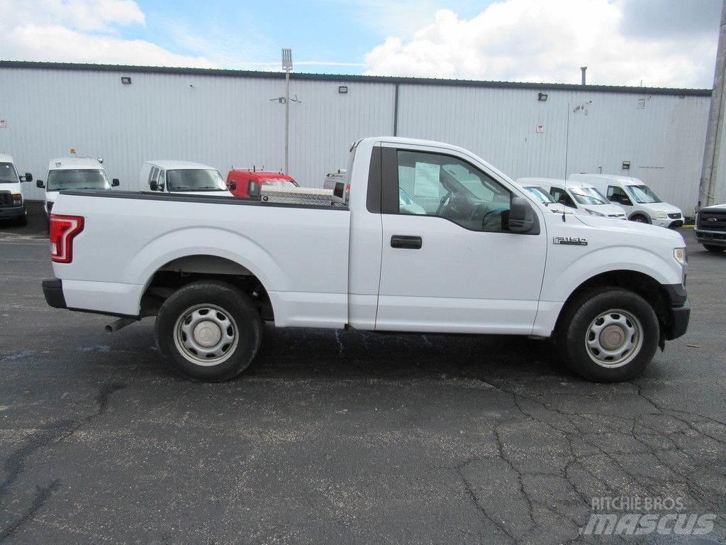 Ford F-150 Vieglais kravas automobilis/izkraušana no sāniem