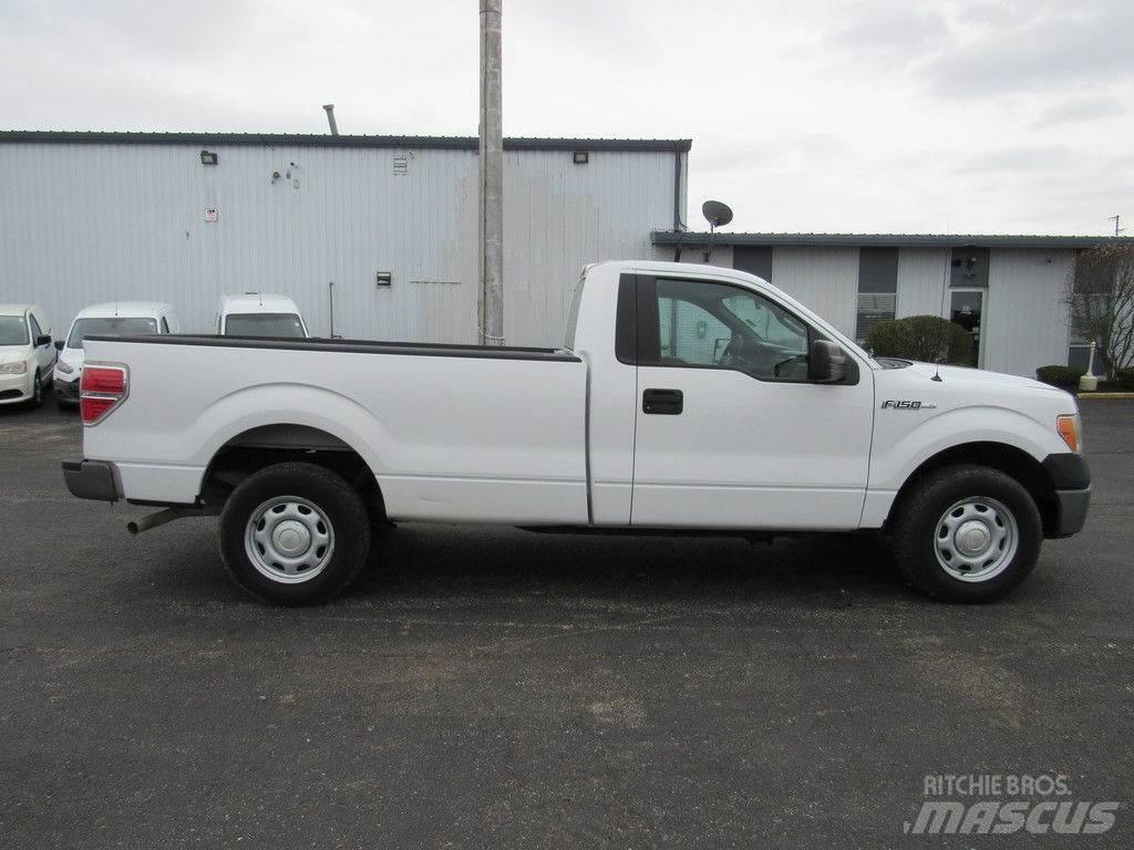 Ford F-150 Vieglais kravas automobilis/izkraušana no sāniem