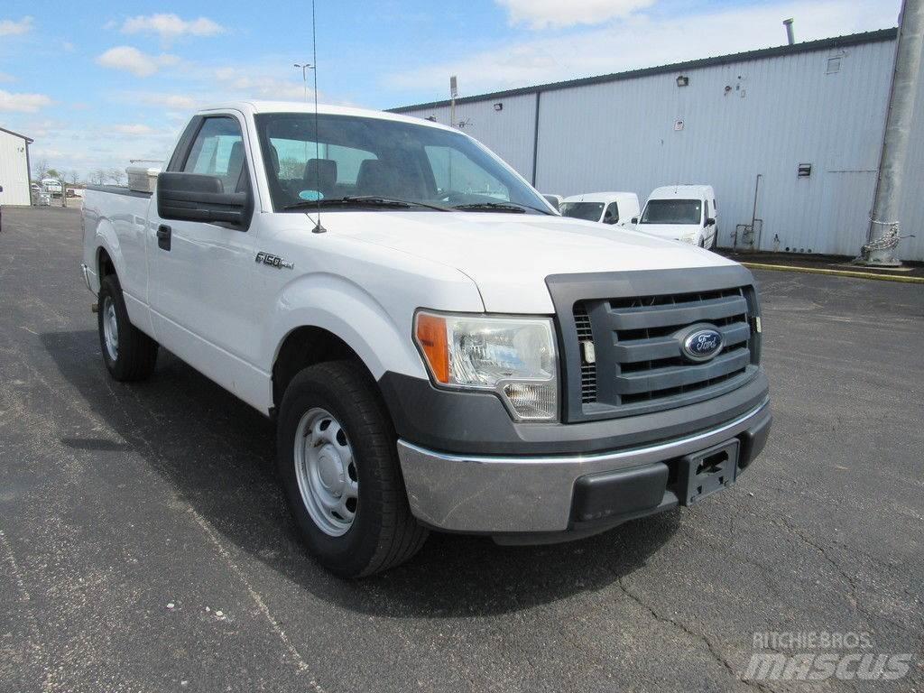 Ford F-150 Vieglais kravas automobilis/izkraušana no sāniem