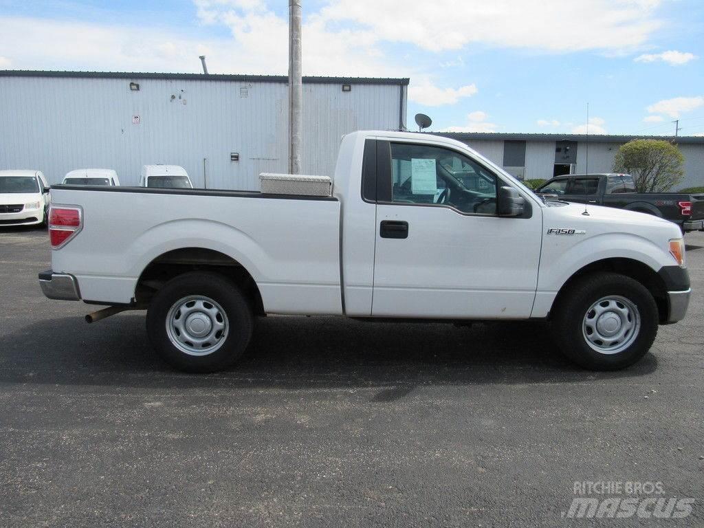 Ford F-150 Vieglais kravas automobilis/izkraušana no sāniem