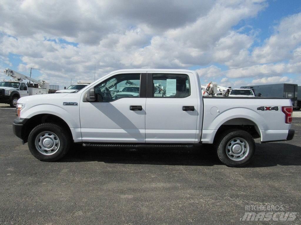 Ford F-150 Vieglais kravas automobilis/izkraušana no sāniem