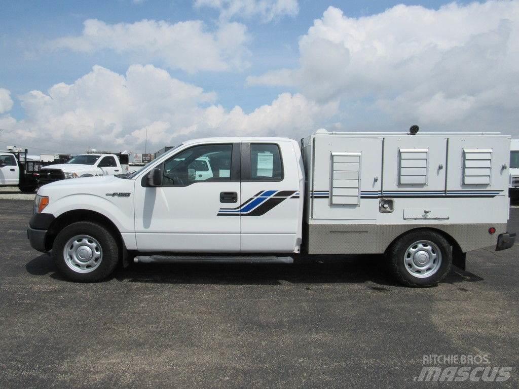 Ford F-150 Vieglais kravas automobilis/izkraušana no sāniem