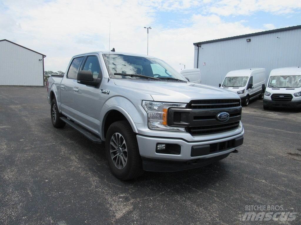 Ford F-150 Vieglais kravas automobilis/izkraušana no sāniem