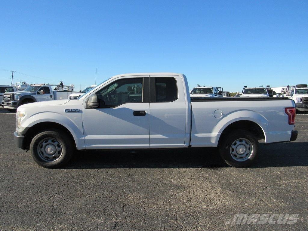 Ford F-150 Vieglais kravas automobilis/izkraušana no sāniem