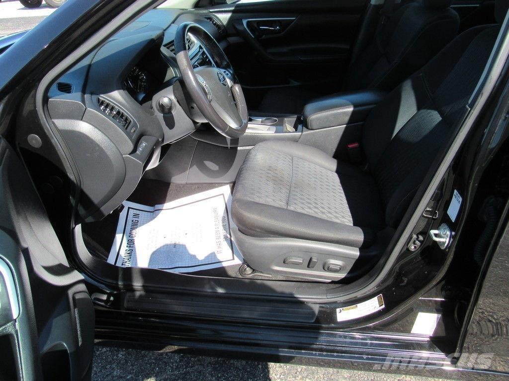 Nissan Altima Automašīnas