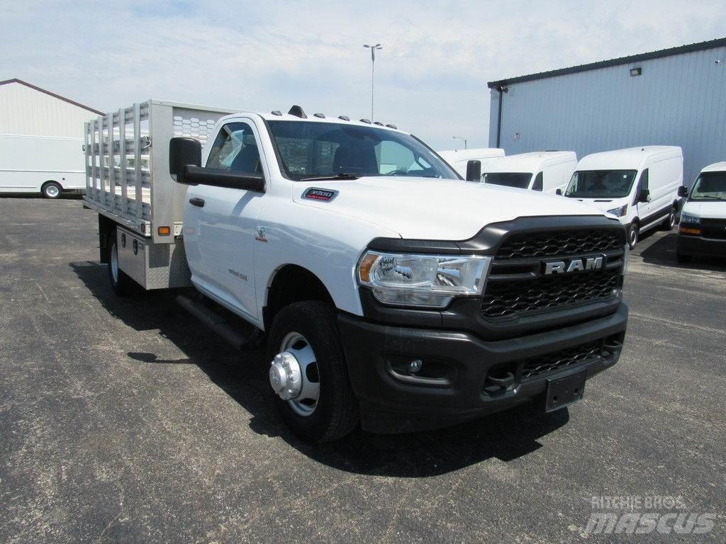RAM 3500 Platformas/izkraušana no sāniem