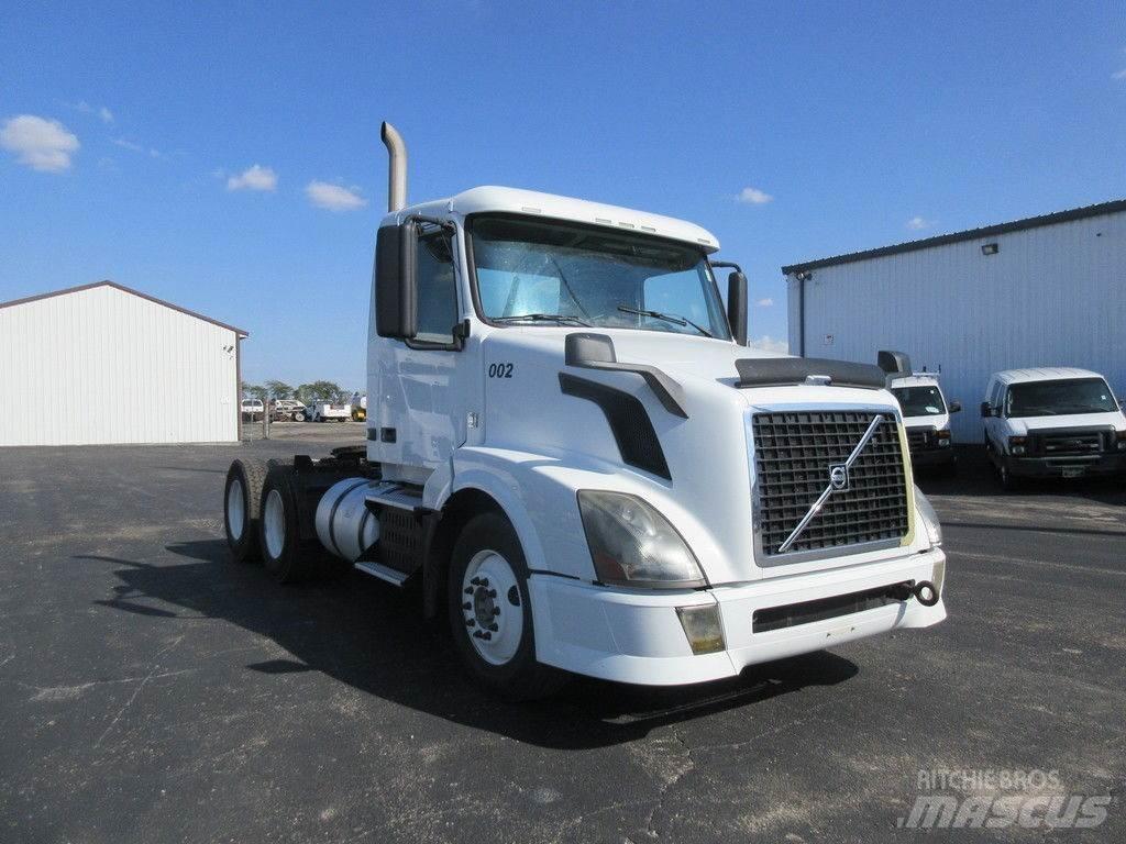 Volvo VNL64 Platformas/izkraušana no sāniem