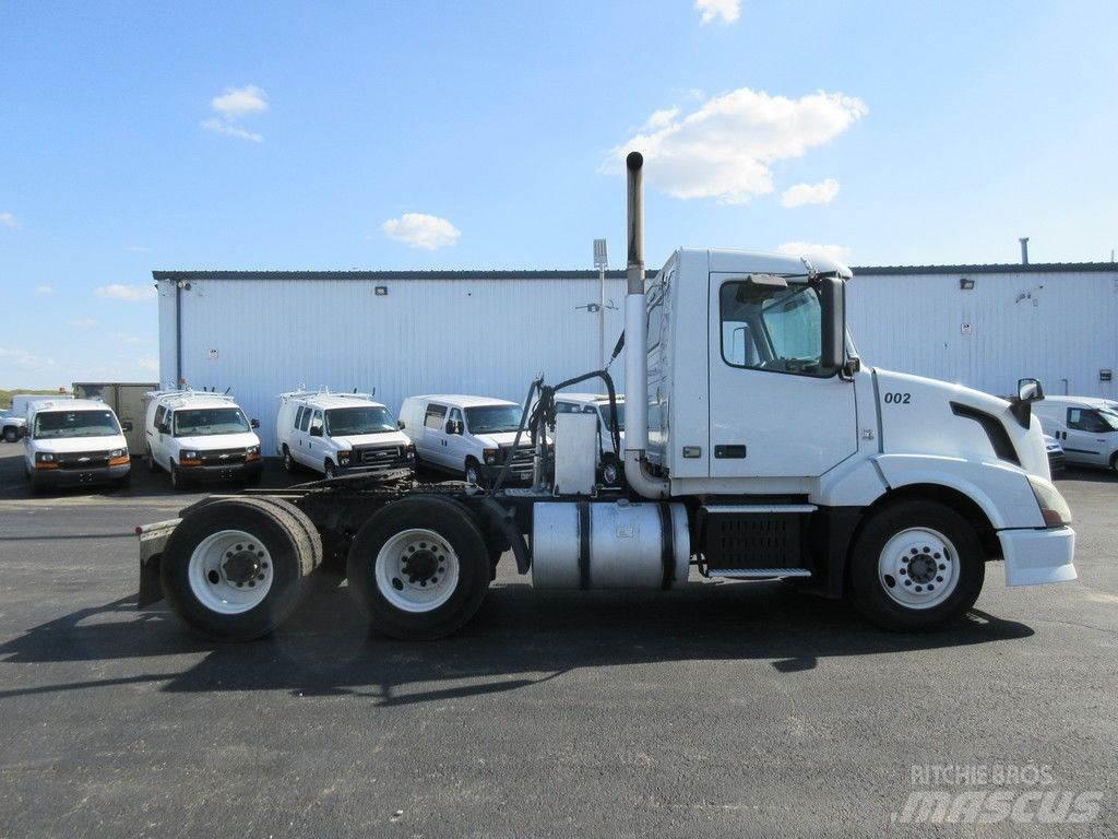 Volvo VNL64 Platformas/izkraušana no sāniem
