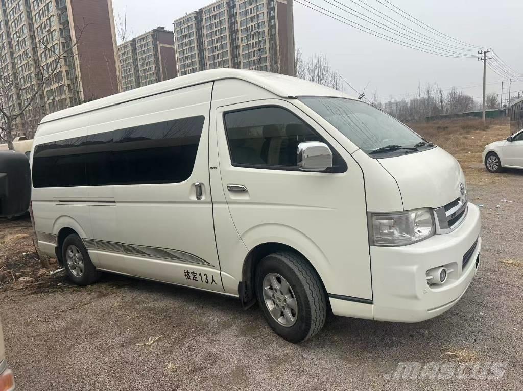 Toyota Hiace Starppilsētu autobusi