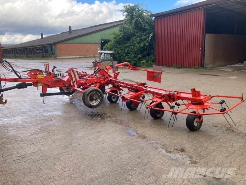 Kuhn GF 8702 T Grābekļi un siena ārdītāji