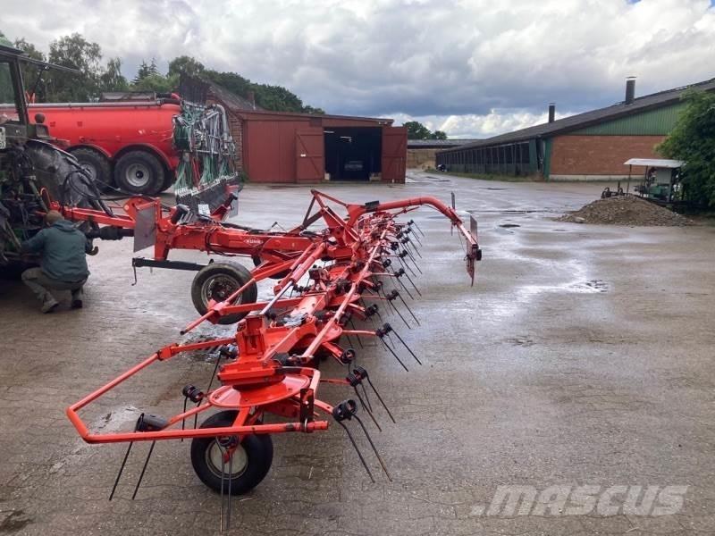 Kuhn GF 8702 T Grābekļi un siena ārdītāji