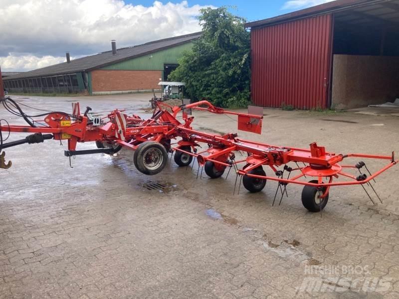 Kuhn GF8702T Grābekļi un siena ārdītāji