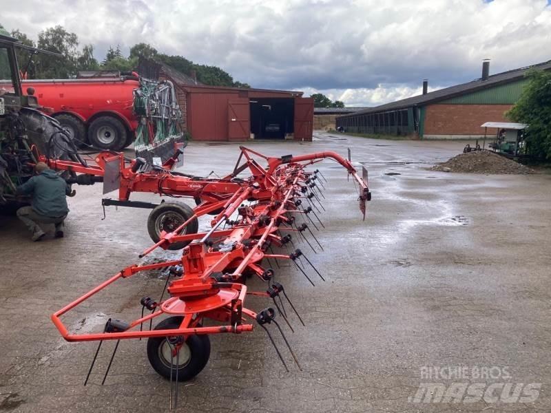 Kuhn GF8702T Grābekļi un siena ārdītāji