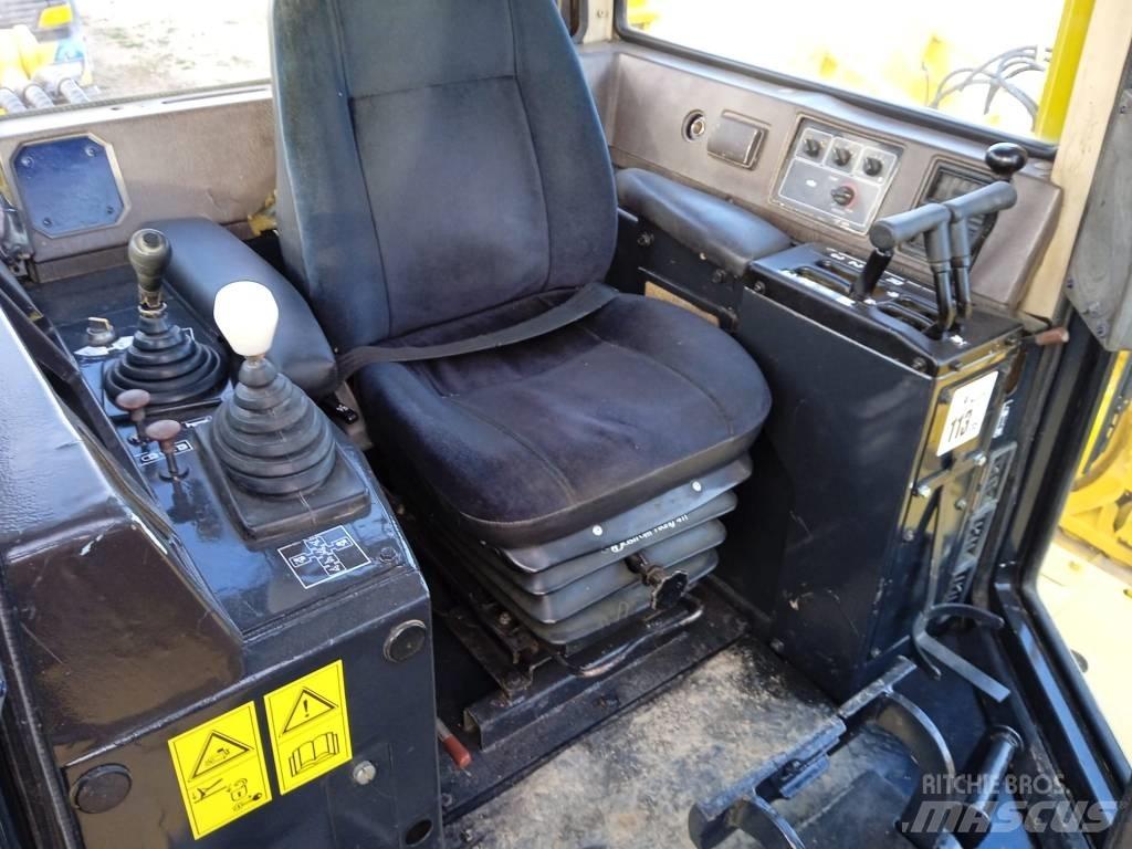 Komatsu D 155 AX-3 Kāpurķēžu buldozeri