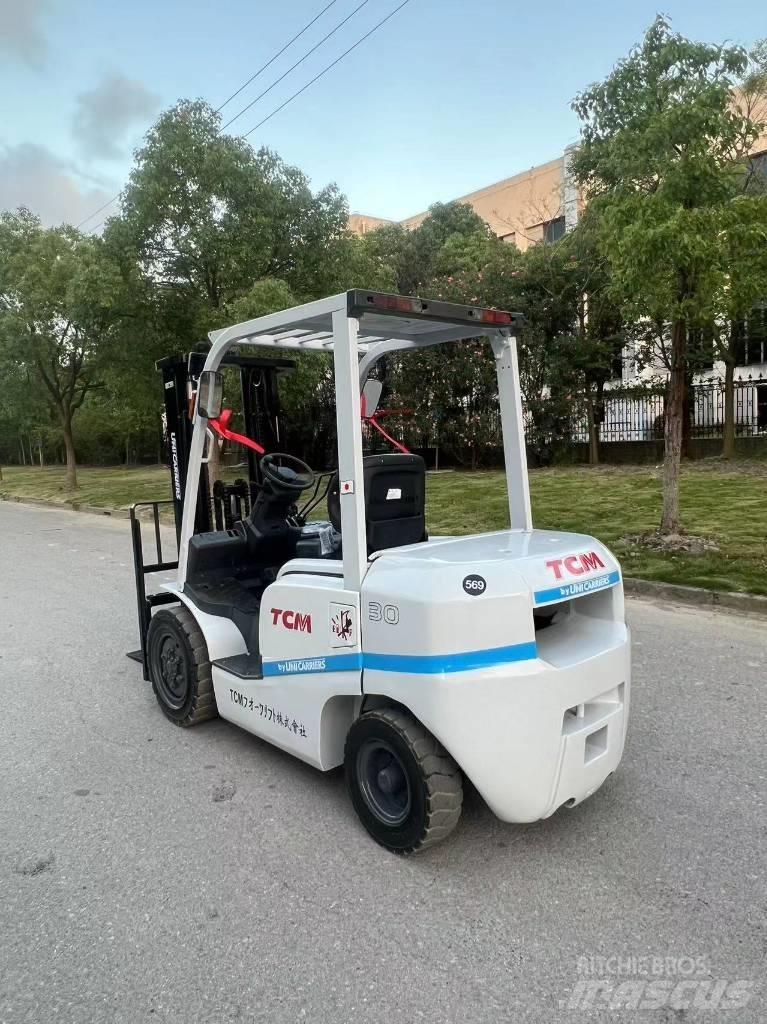 TCM fd30 Tehnika ar dīzeļa dzinēju
