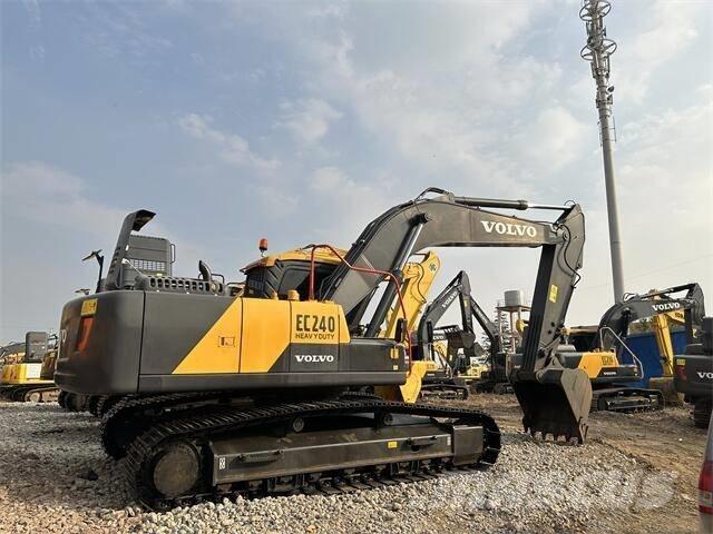 Volvo EC240 Kāpurķēžu ekskavatori