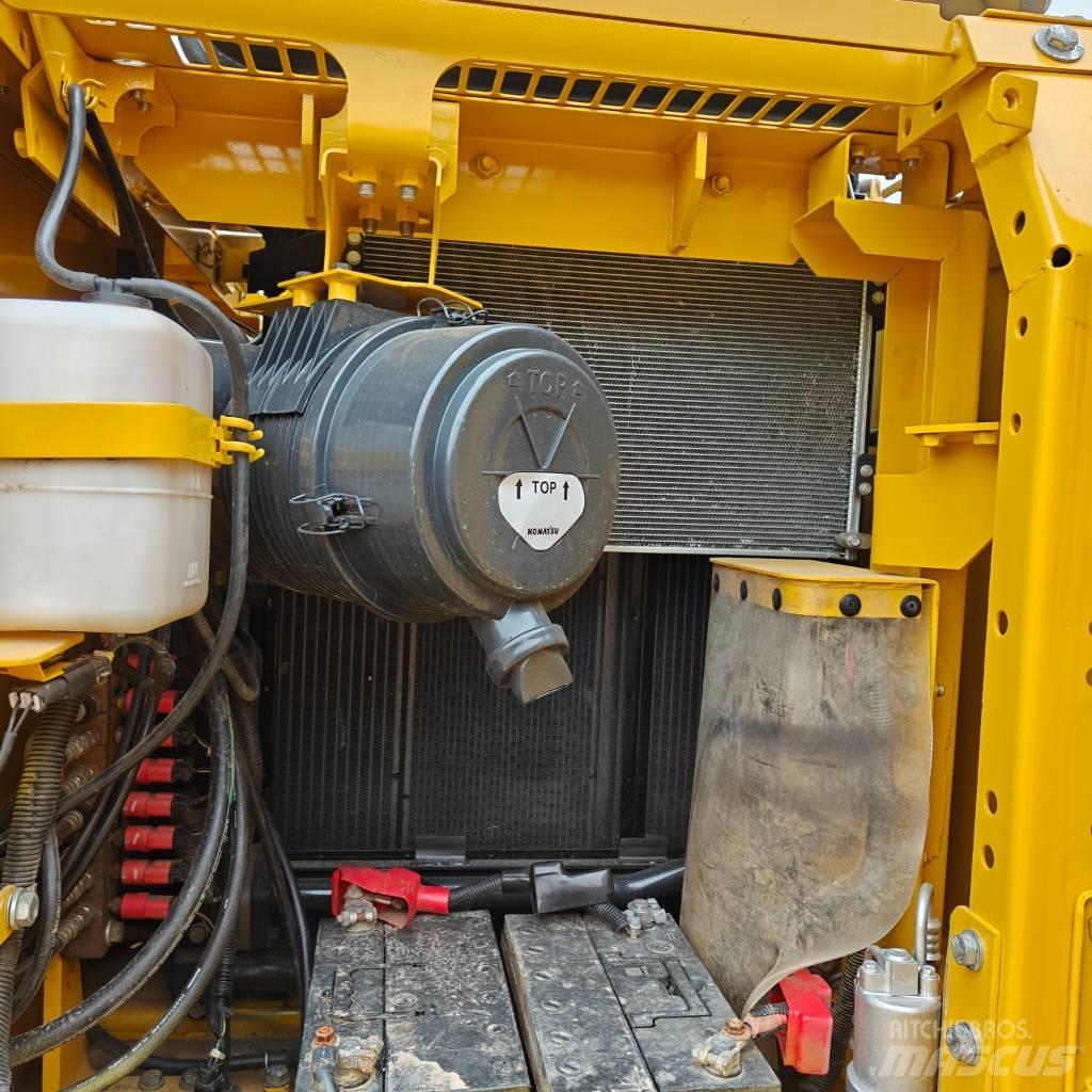 Komatsu 130-7 Kāpurķēžu ekskavatori