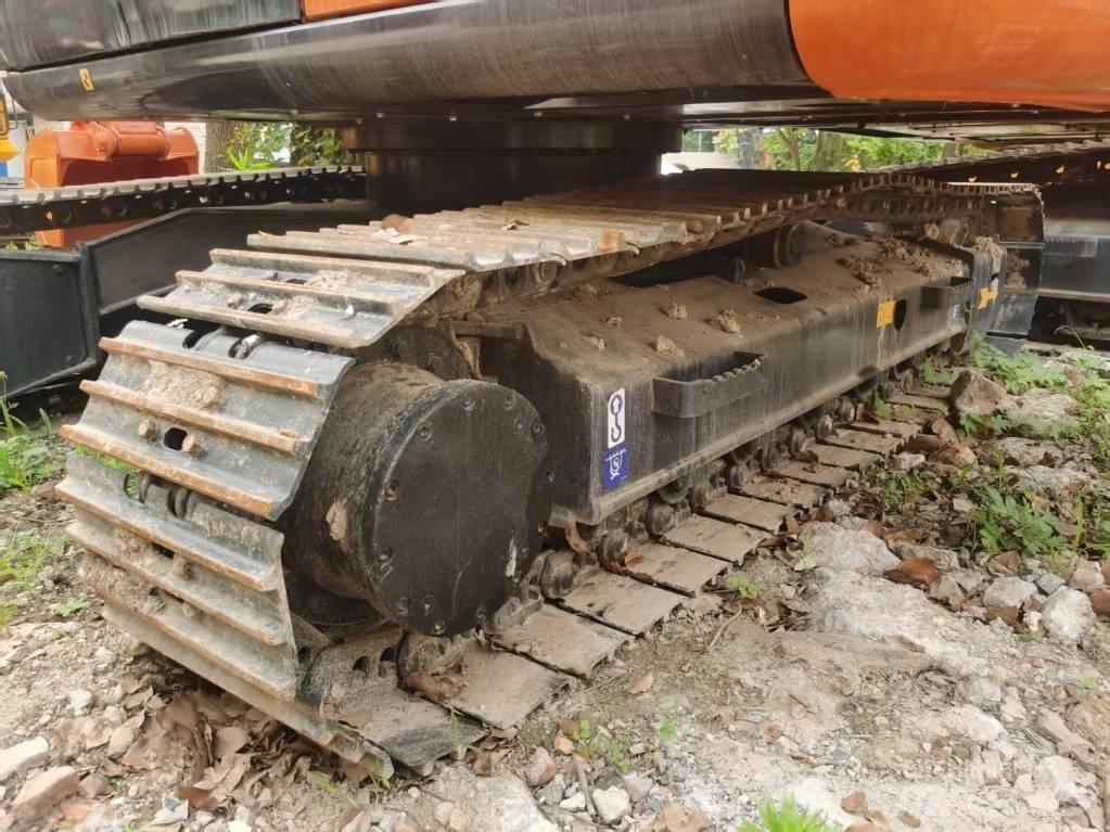 Hitachi ZX 120 Kāpurķēžu ekskavatori