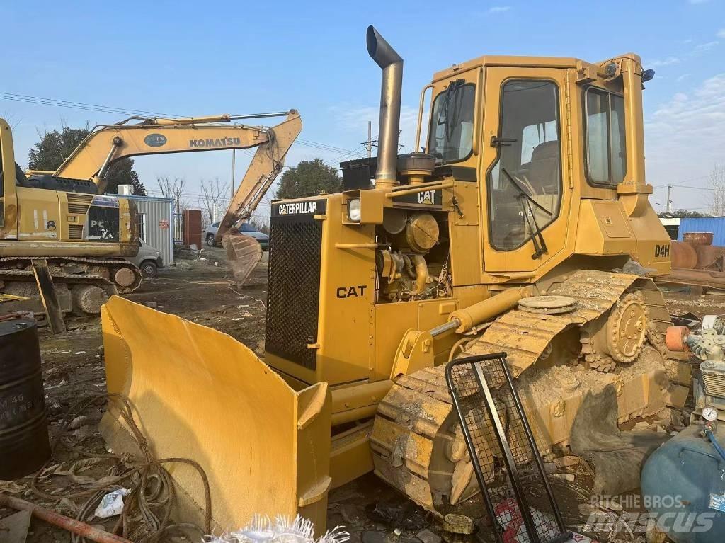 CAT D 4 H Kāpurķēžu buldozeri