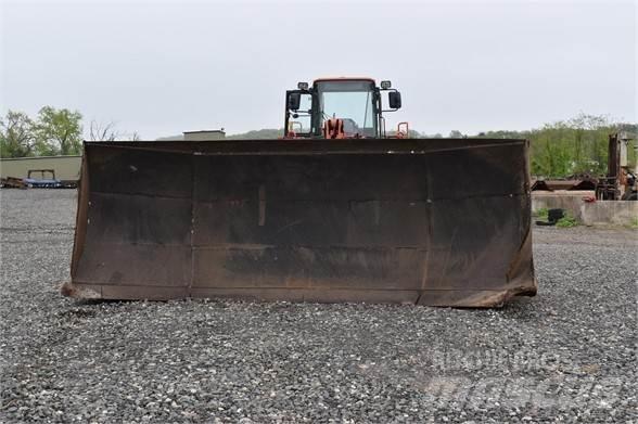 CAT D8N Naži