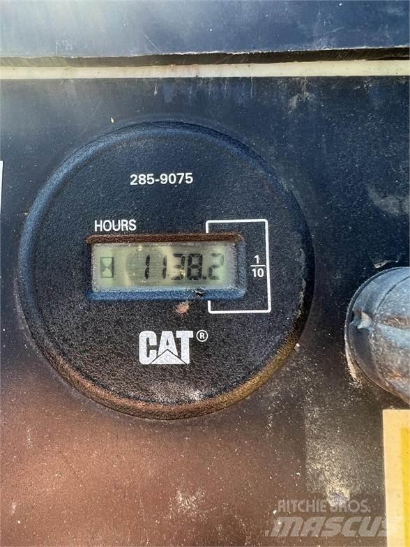 CAT PS-150B Pneimatiskie veltņi