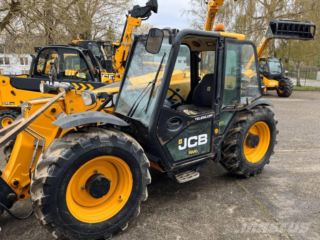 JCB 527-58 Lauksaimniecības pacēlāji