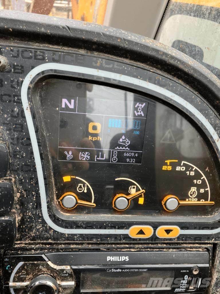 JCB 527-58 Lauksaimniecības pacēlāji