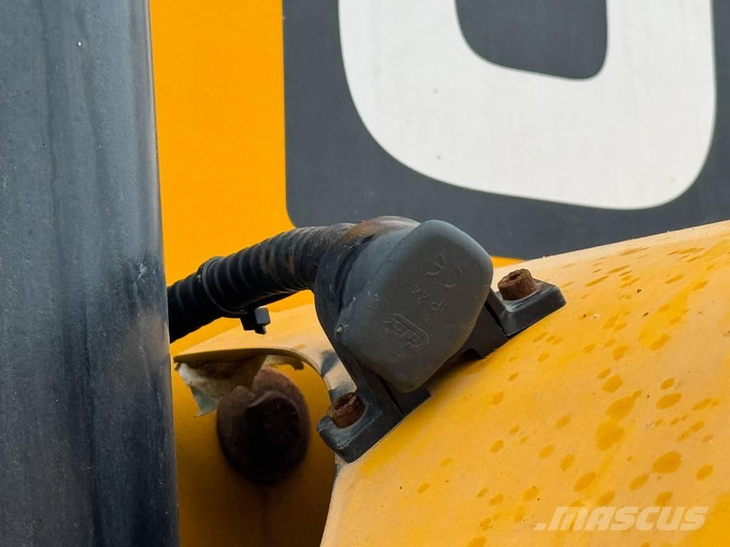 JCB 427 STAGE V Iekrāvēji uz riteņiem