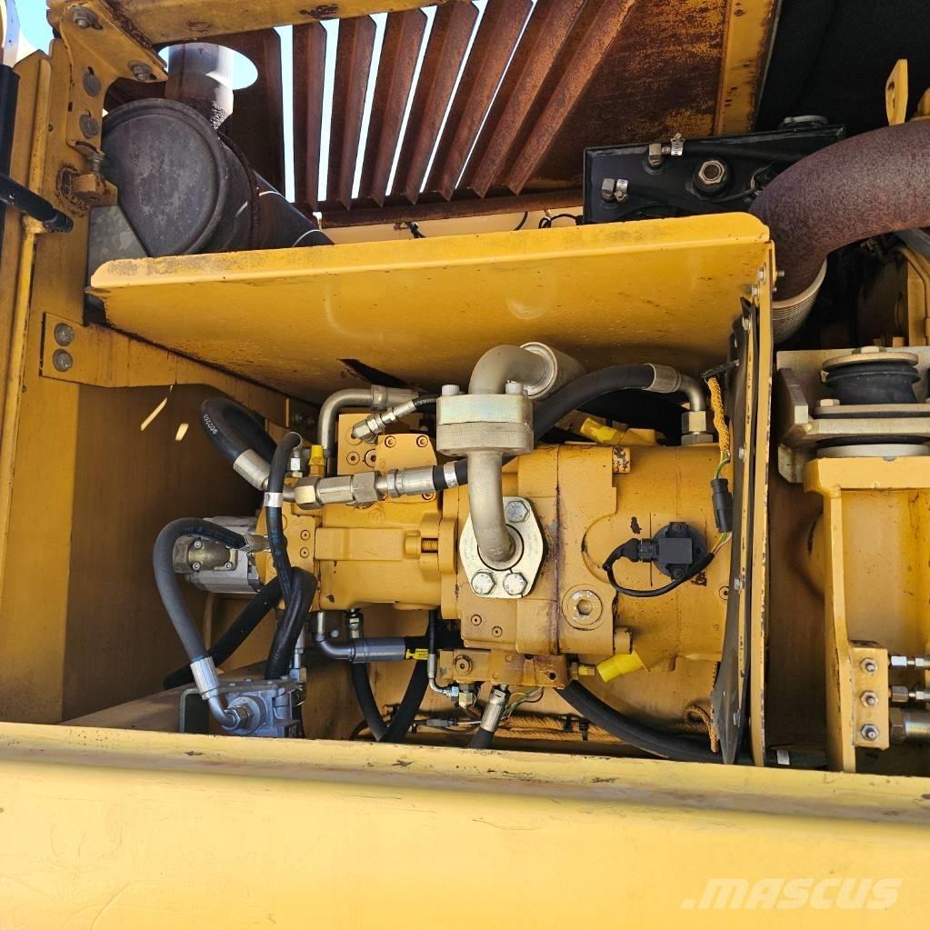 CAT 322 C Ekskavatori uz riteņiem