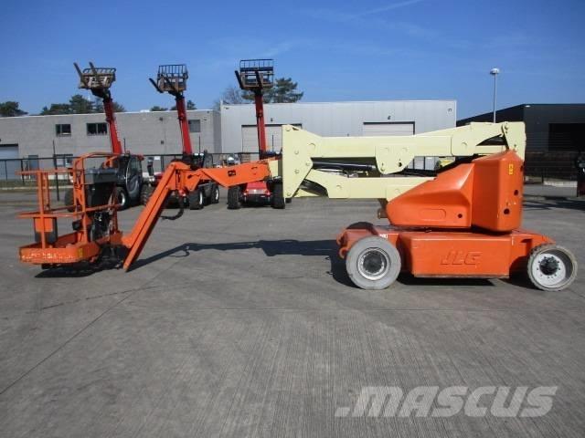 JLG E 400 AJPN (817) Kompakts pacēlājs ar rotējošu strēli