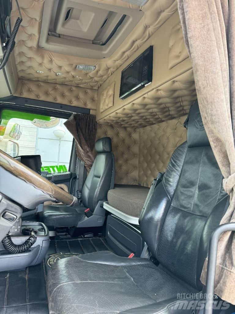 Scania R 520 LB8x4*4 Treileri ar āķi