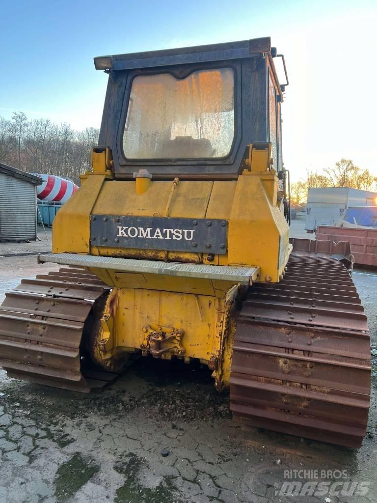 Komatsu D 65 P Kāpurķēžu buldozeri