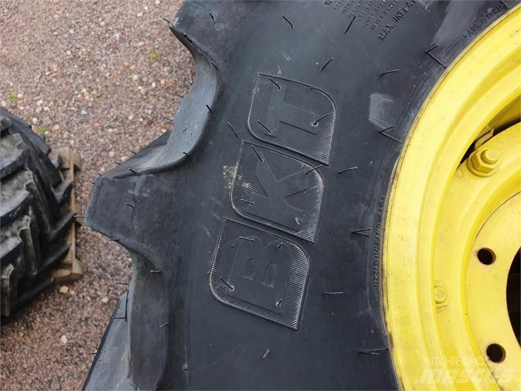 BKT 320/85R20 x2 Riepas, riteņi un diski