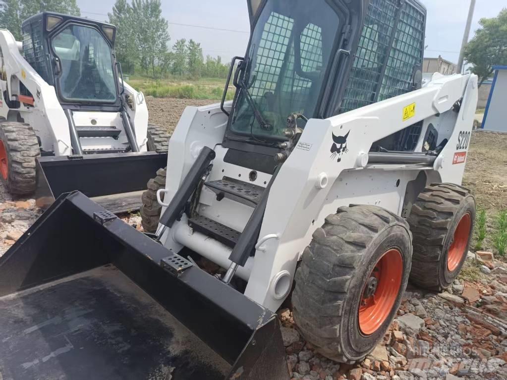 Bobcat S 220 Lietoti riteņu kompaktiekrāvēji