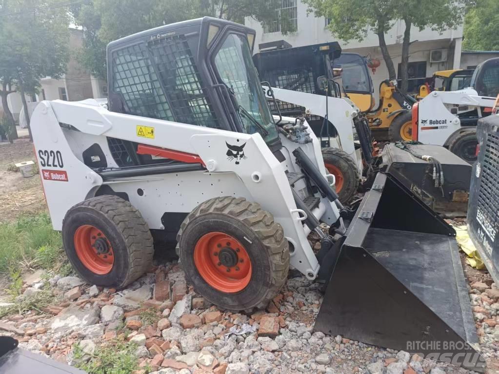 Bobcat S 220 Lietoti riteņu kompaktiekrāvēji
