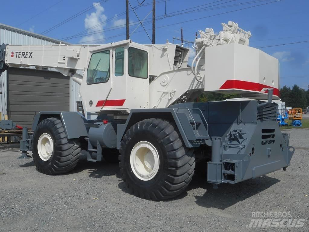Terex RT 450 Celtņi nelīdzenām virsmām